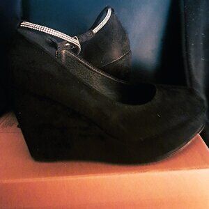 Black Wedges